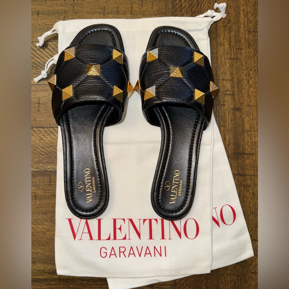 NWOB $920 WOMENS 38 US 8 VALENTINO GARAVANI ROMAN STUD PEBBLED LEATHER SLIDES